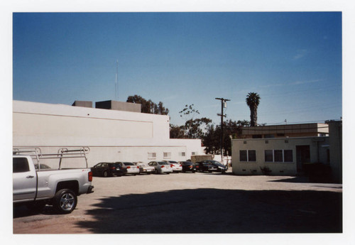 Truck in the parking lot of the Santa Monica Nikkei Hall