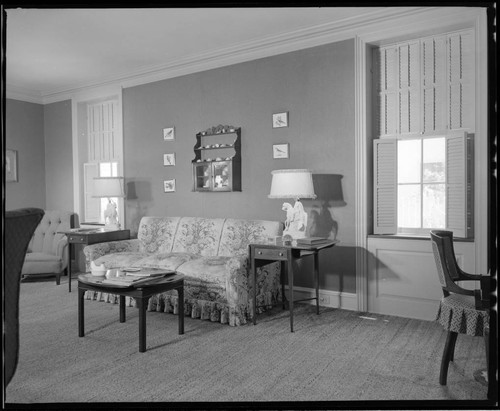 Siple, Mr. and Mrs. Allen G., residence. Living room