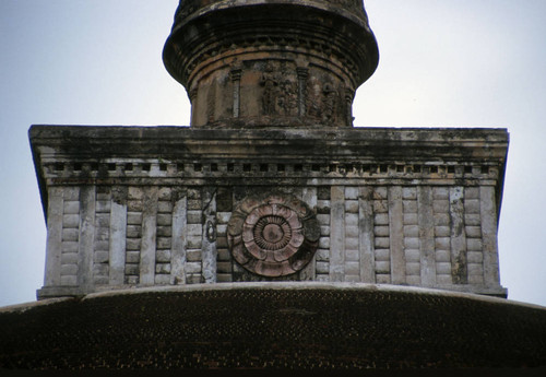 Rankoth Vehera (Golden Pinnacled Stupa), originally named Ruvanvēliseya (Golden Sand) stupa: Superstructure: Finial