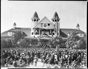 Crowd at Sawtelle Soldiers' Home during a visit by President William McKinley, Los Angeles, May 9, 1901