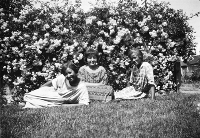 Pearl Hinds Roberts and two women lying on grass