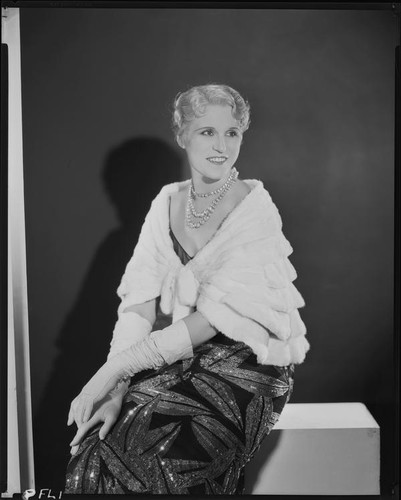 Peggy Hamilton modeling a short ernine wrap, 1931