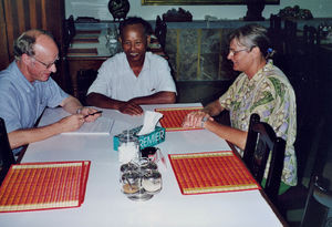 Landbrugsprojektet i Preah S'Dack overdrages af Bodil Lindgaard til Mr. Cheoun, 2001