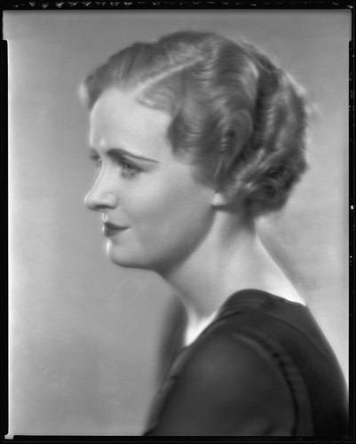 Actress Dorothy Peterson modeling a hairstyle from the Weaver Jackson salon, circa 1932-1933