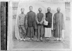 Group of Chinese servants, Pang Chuang, Shandong, China, ca.1890