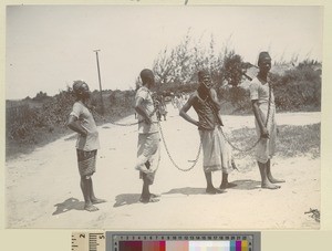 Chain gang, Zanzibar, ca.1908-1912