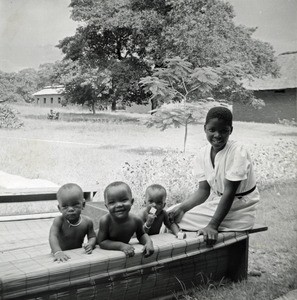 At the nursery of the Senanga hospital : young children in their park with a nurse