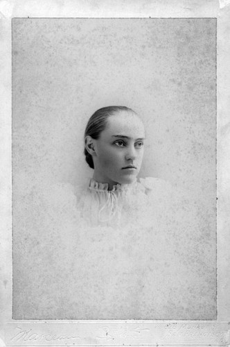 1895 Portrait of Mae Clark
