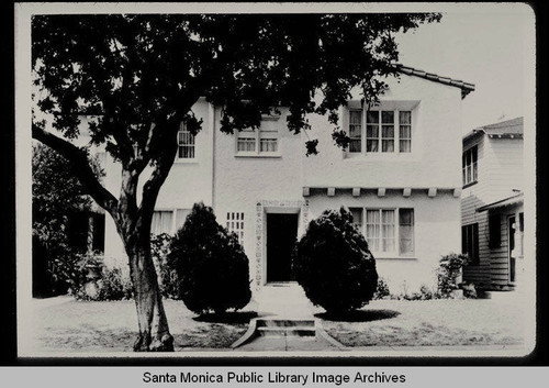 Spanish Colonial Revival style duplex, 918-920 Tenth Street, Santa Monica. Calif