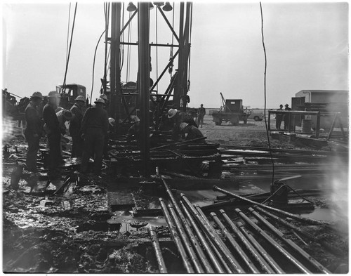 Oil wells: firefighters activities at Pier A