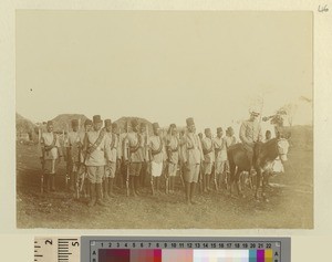 Government official and askaris, Kikuyu, Kenya, ca.1901