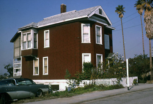 Bunker Hill Avenue residence