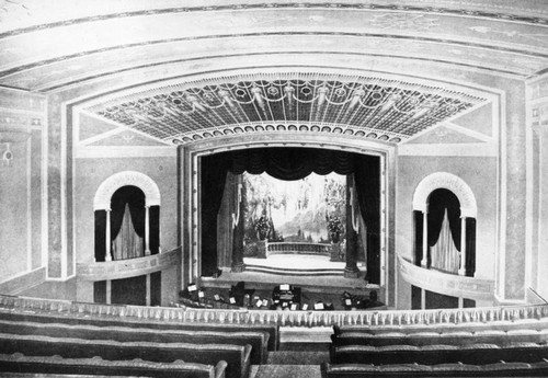 Proscenium, Jensen's Raymond Theatre