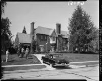 Federal agents seize Nat King Cole's Hancock Park home, Los Angeles (Calif.), Los Angeles, 1951