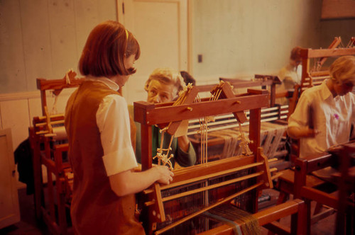 Weaving class, Scripps College