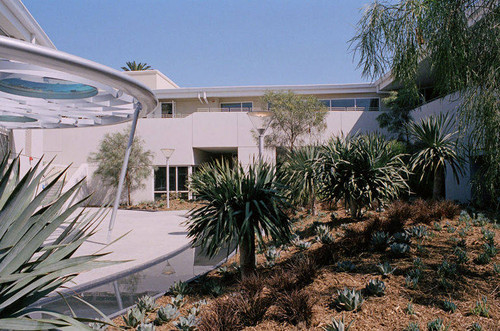 Courtyard landscape at the new Main Library designed by Architects Moore, Ruble, Yudell opened at 601 Santa Monica Blvd., January 7, 2006
