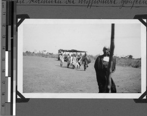 Women coming to greet missionaries, Usoke, Unyamwezi, Tanzania, 1933