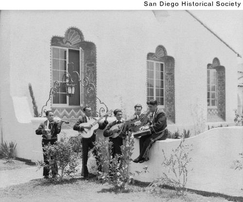 Mariachi band playing outside a patio terrace at Agua Caliente