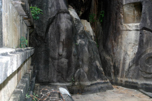 Isurumuniya, rock temple: Bas-relief of elephants