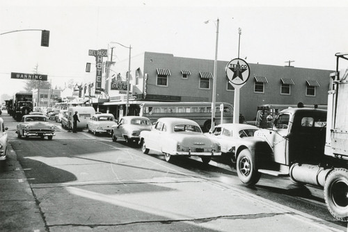 Traffic jam at intersection of Ramsey Street and San Gorgonio Avenue in Banning, California