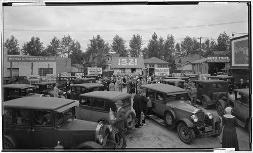 Crowd at Miracle Mineral Water roadside stand, 1521 Vine(?), Hollywood, Los Angeles. 1932