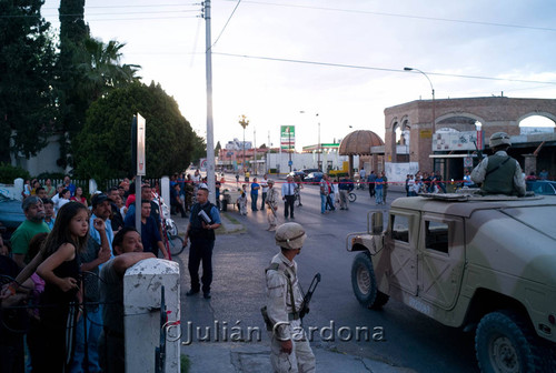 Military at Auto Zone, Juárez, 2008
