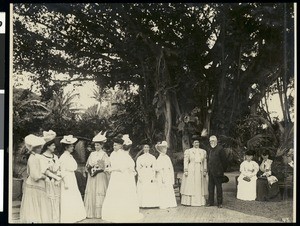 Ex-governor Cleghorn receiving ladies from the Los Angeles Chamber of Commerce, Hawaii, 1907