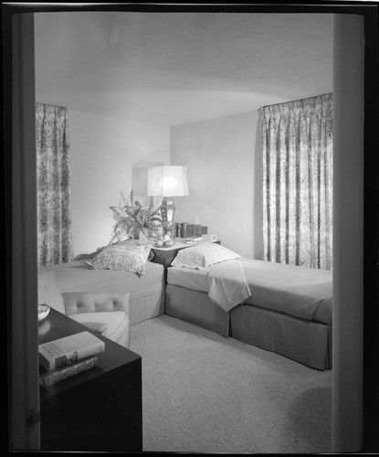[Trousdale] Model house. Bedroom