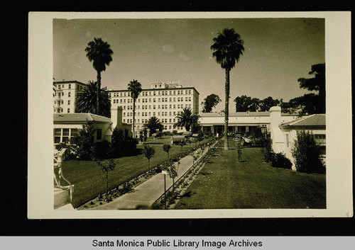 Entrance to the Miramar Hotel from Ocean Avenue, Santa Monica, Calif