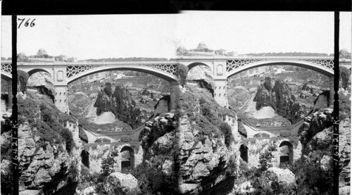 Bridge El Kantara spanning the gorge of the Rummel, Roman bridge below, Consantine, Algeria