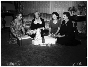 Carthay Women's Club prepares for Christmas party, 1951