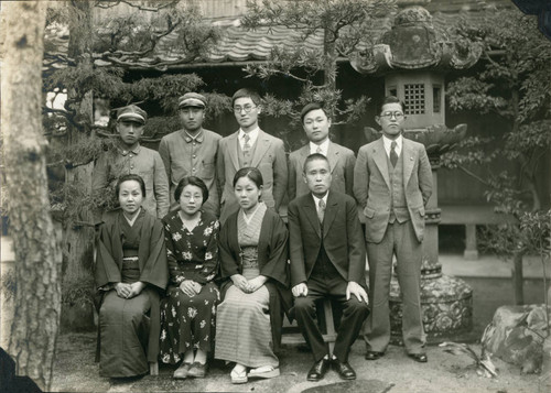 [Seiko Ishida with Fujii and Yamashita families]