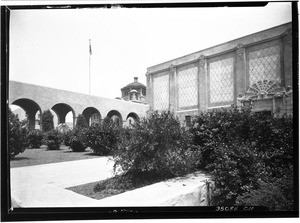 View of a garden in front of a building at the California Institute of Technology in Pasadena, June 11, 1929