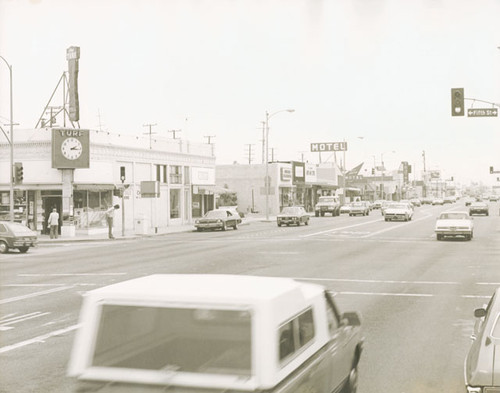 Oxnard Blvd. & 5th Streets looking south