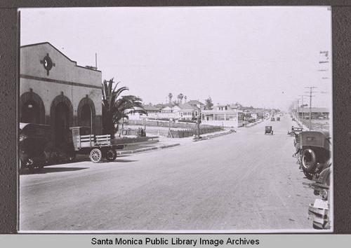 Looking east on Colorado Avenue with the Sunset Inn in the foreground and the Veranda Apartments (1557 Second Street) is on the corner of Second Street and Colorado Avenue, Santa Monica, Calif