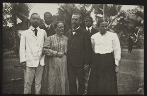Members off staff of the medical mission in Aburi, at the end of 1909