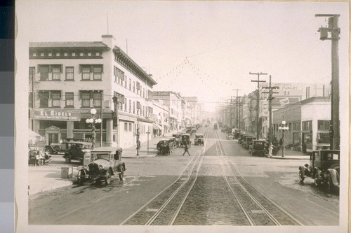 East on Calif. St. from Polk St. Dec. 1925. Bank of the Mercantile Trust Co. N.E. cor Polk & Calif. St