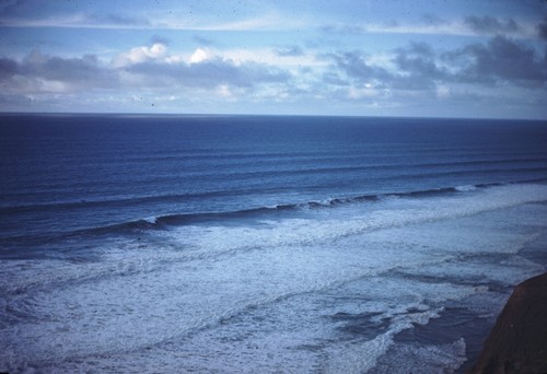 Long period swell viewed from cliffs north of Scripps Canyon