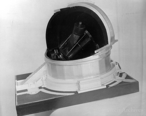 Scale model of 200" telescope in dome