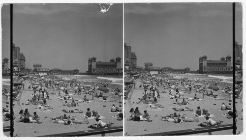 Beach at Atlantic City north from street pier. Atlantic City. substituted for 5/11/49 for 29444