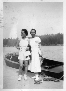 2 women by speedboat