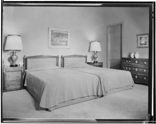 Hopps, Mr. and Mrs. Stewart B., residence. Bedroom