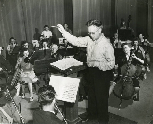 Vern Robinson conducting the Pepperdine Community Orchestra, 1948