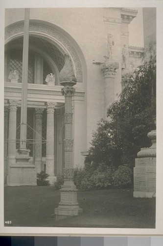 H87. [Entrance, Palace of Machinery (Ward and Blohme, architects; Haig Patigian, figure sculpture).]