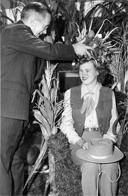 [Municipal Judge Edward Molkenbuhr placing a crown on Velma Beasley, queen of the third annual Farmers Market Fiesta]