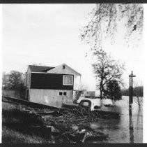 House on the Sacramento River during 1955 flood