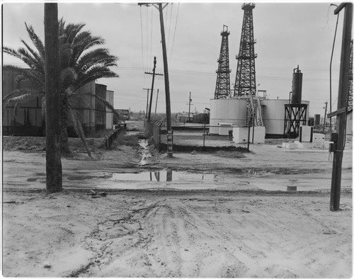 Markham Oil wells, Pasadena Ave. and Spring St