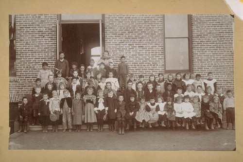 [Earl Warren in a class picture at Baker Street School in East Bakersfield .]