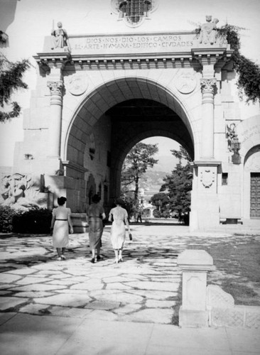 Arched entry, Santa Barbara County Courthouse