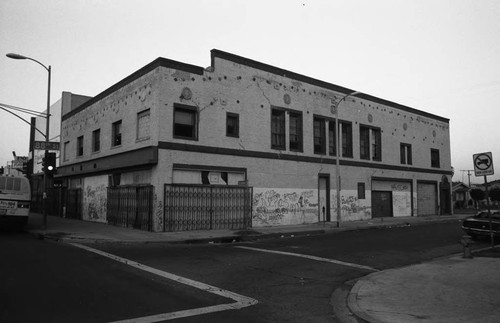 Building exterior view, 88th St., Los Angeles, 1991